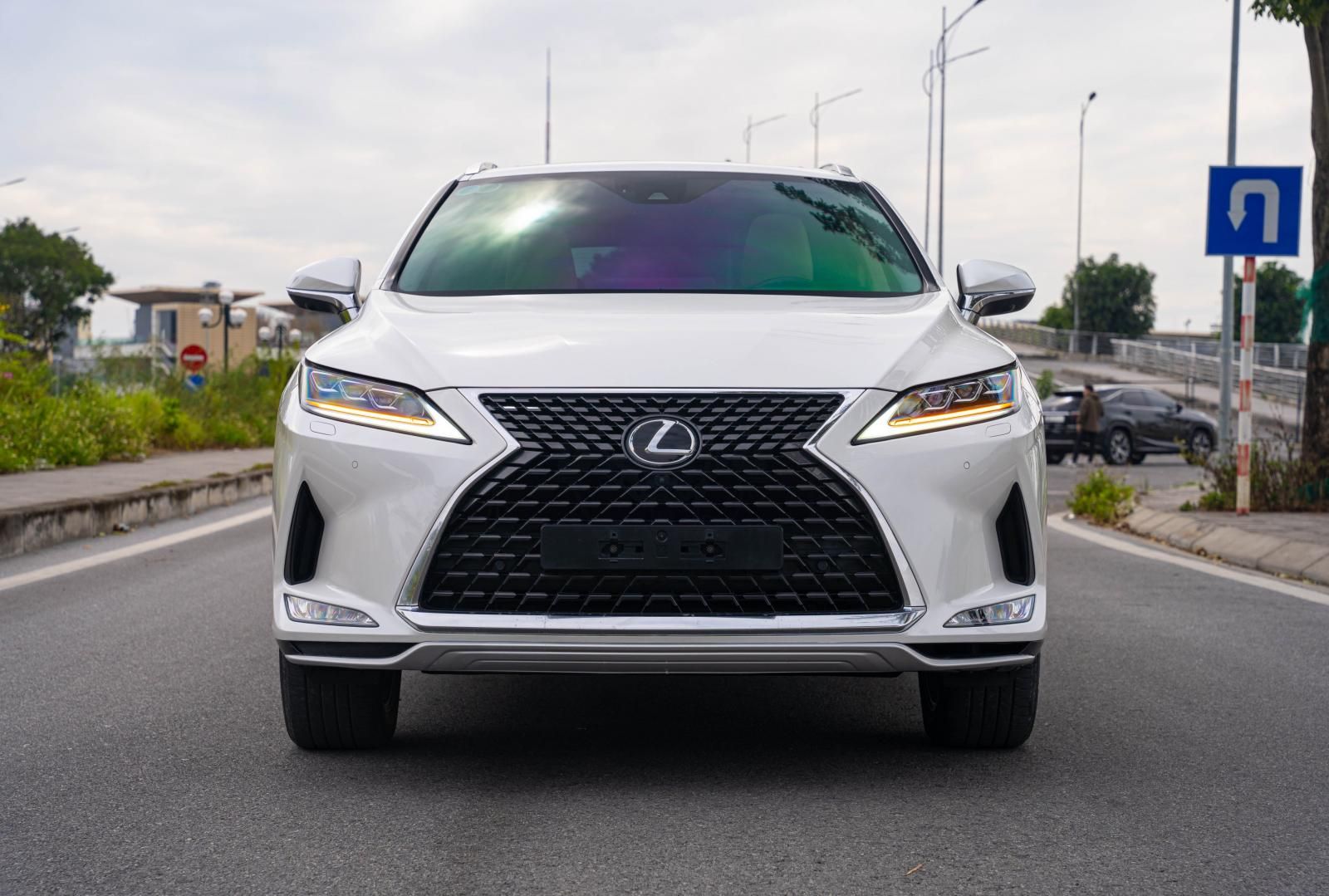 Lexus RX 350 2019 - Cần bán xe màu trắng