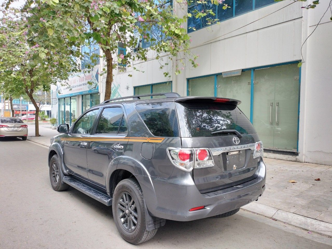 Toyota Fortuner 2016 - Số sàn máy dầu, xe siêu đẹp, giá có thương lượng