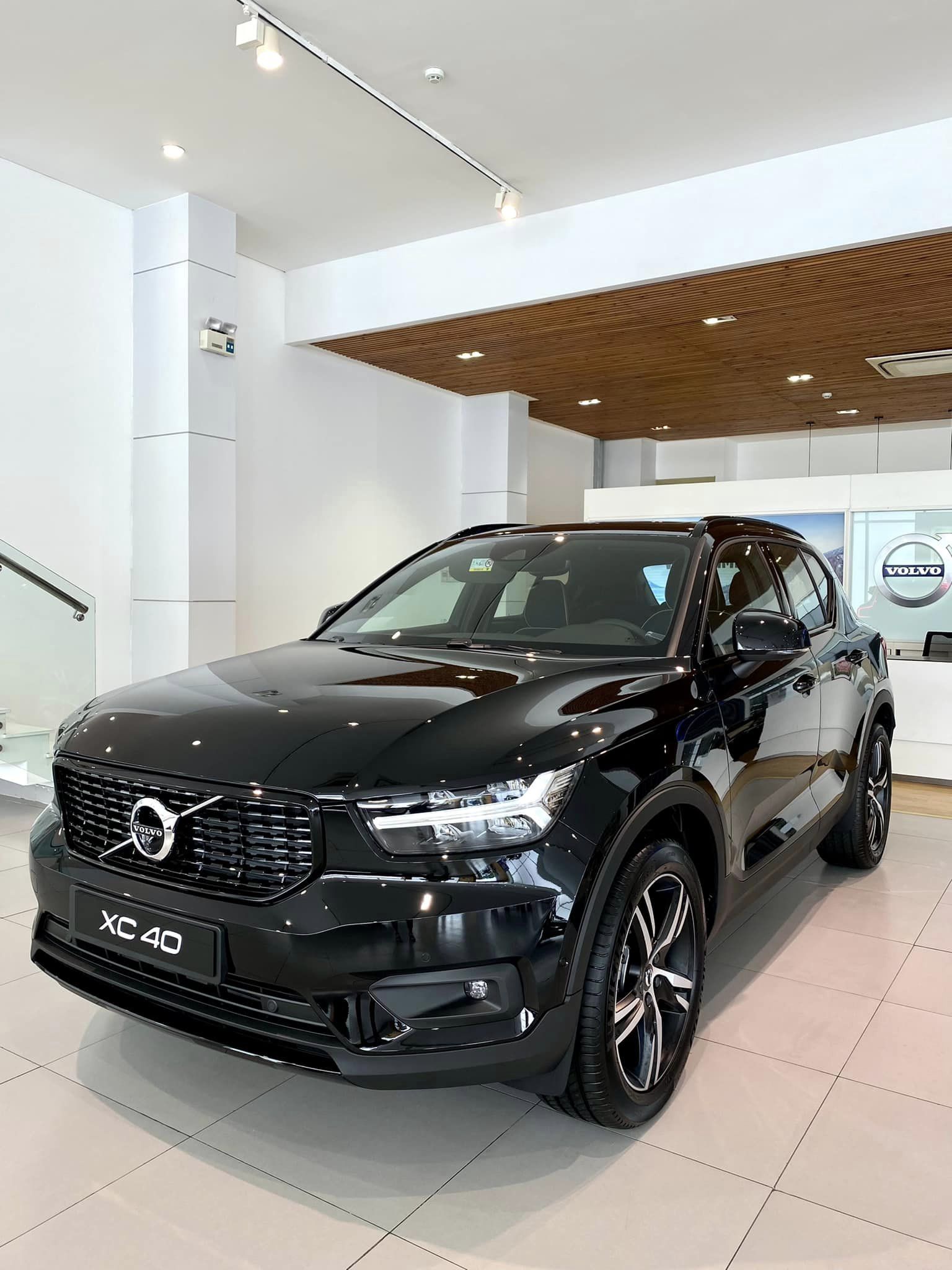 Volvo XC40 2022 - Model 2023 - Ưu đãi hấp dẫn cuối năm - Sẵn xe giao ngay, bộ quà tặng chính hãng Volvo