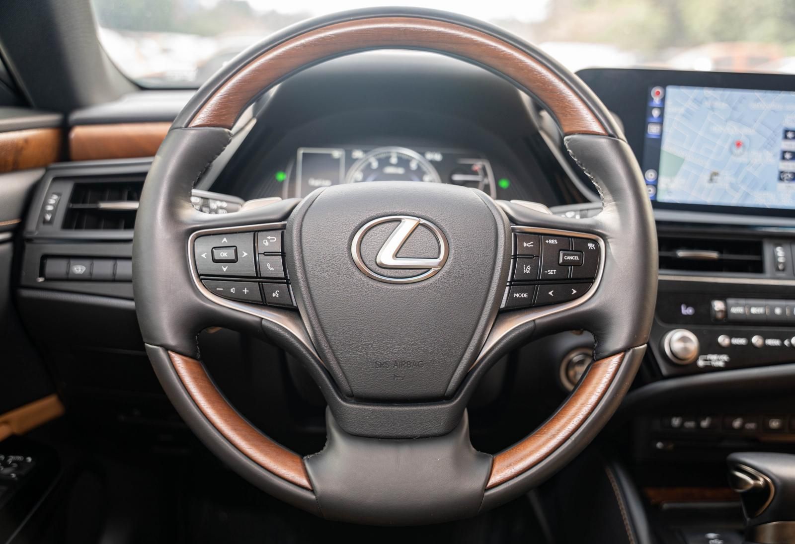 Lexus ES 250 2022 - Xe màu đen, nhập khẩu nguyên chiếc