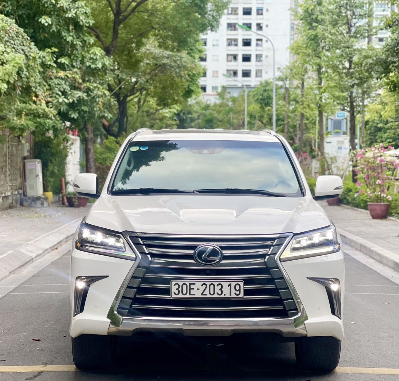 Lexus LX 570 2015 - Bán xe màu trắng