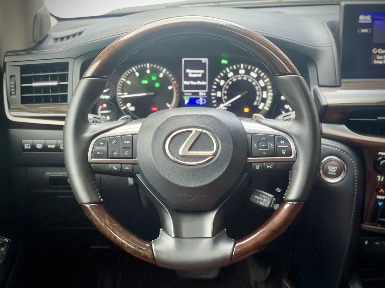 Lexus LX 570 2015 - Bán xe màu trắng