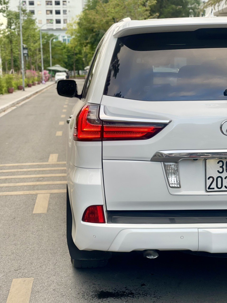 Lexus LX 570 2015 - Bán xe màu trắng