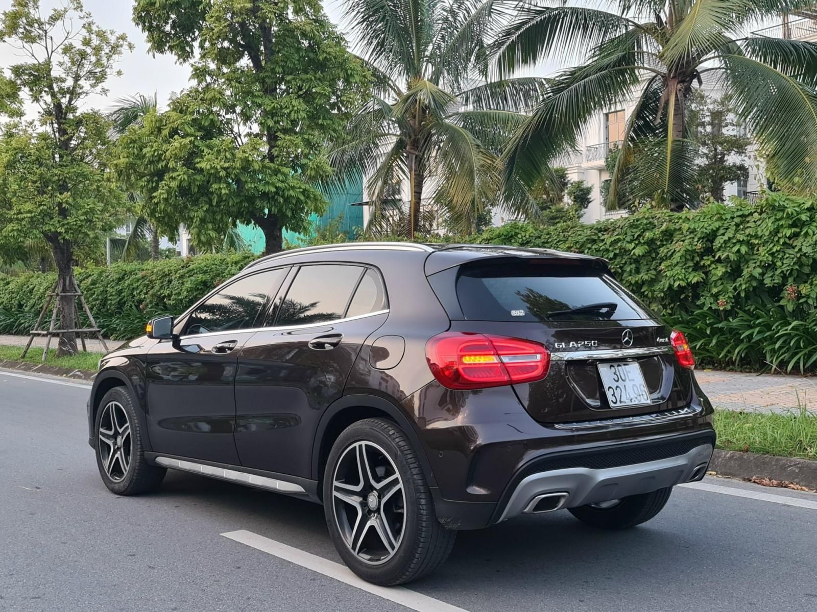 Mercedes-Benz GLA 250 2015 - Màu nâu, nội thất đen