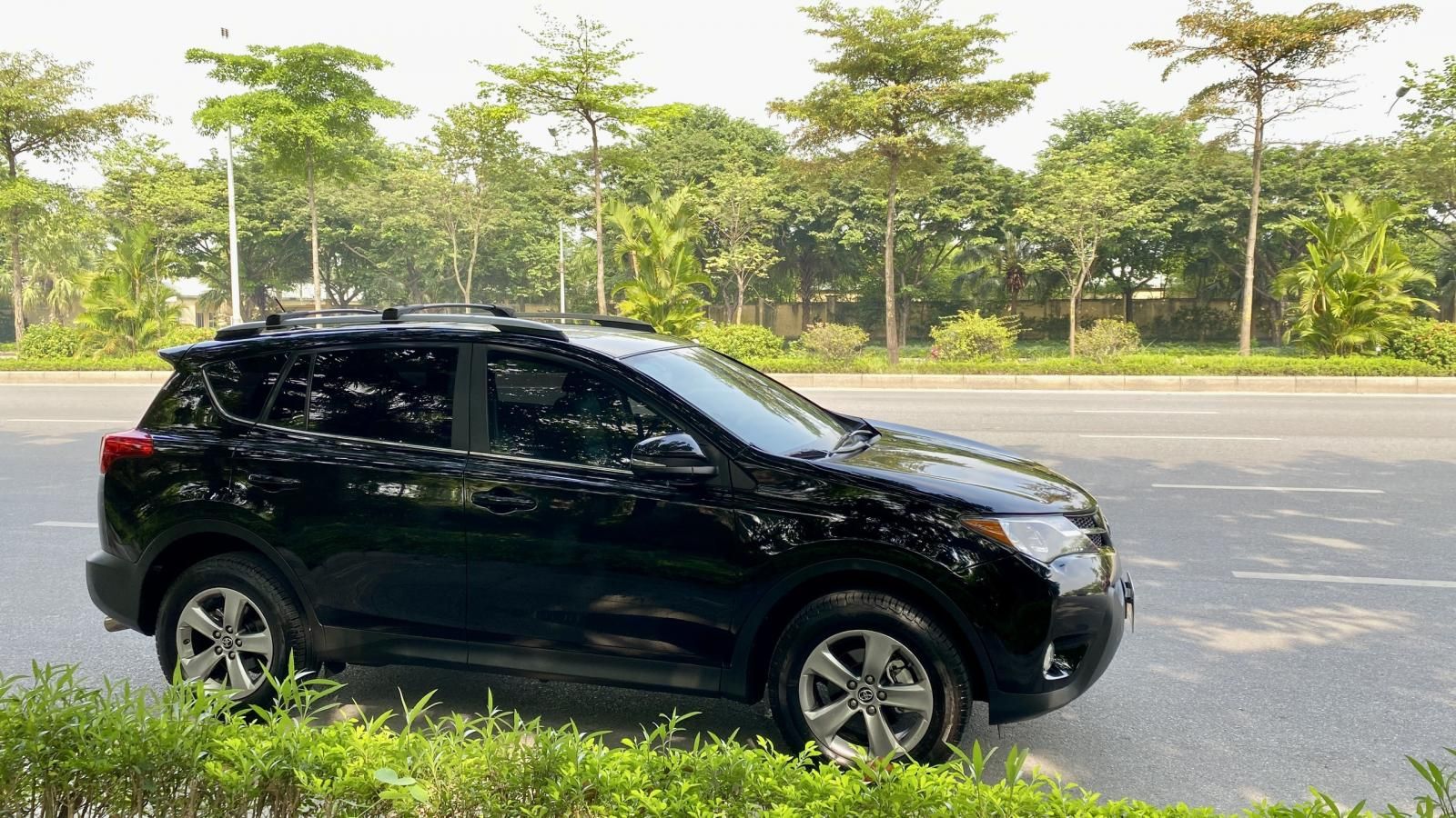 Toyota RAV4 2014 - Xe nhập Mỹ, màu đen nội thất da 2 màu, trang bị đầy đủ đồ chơi, cửa sổ trời