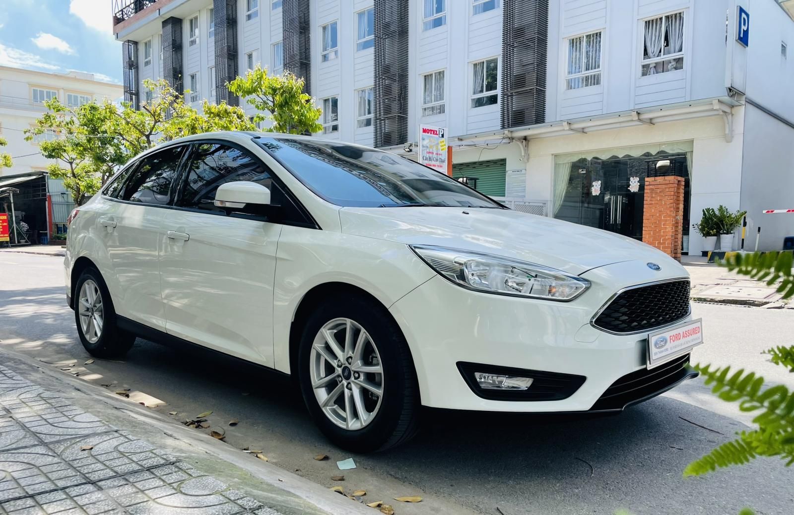 Ford Focus 2017 - Phụ kiện đi kèm: Phim cách nhiệt, ghế da, lót sàn