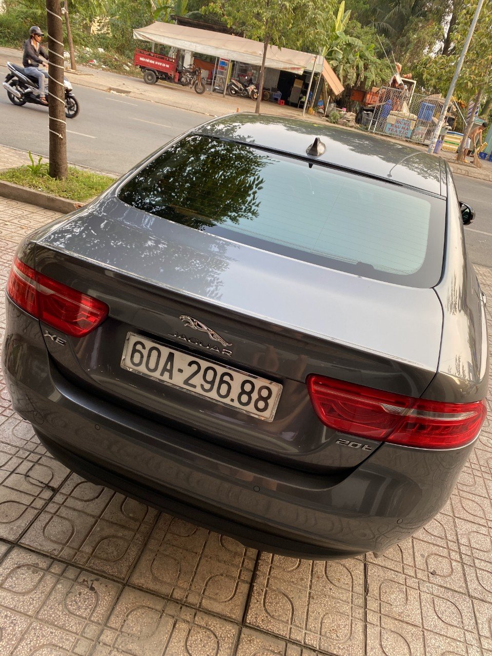 Jaguar XE 2015 - Màu xám, nhập khẩu