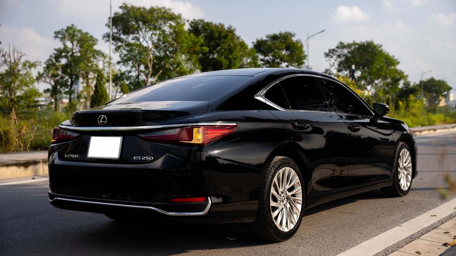 Lexus ES 250 2022 - Xe màu đen, nhập khẩu nguyên chiếc