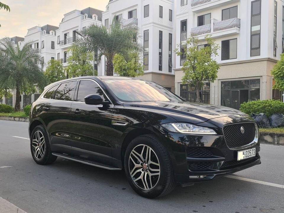 Jaguar F-Pace 2019 - Xe màu đen