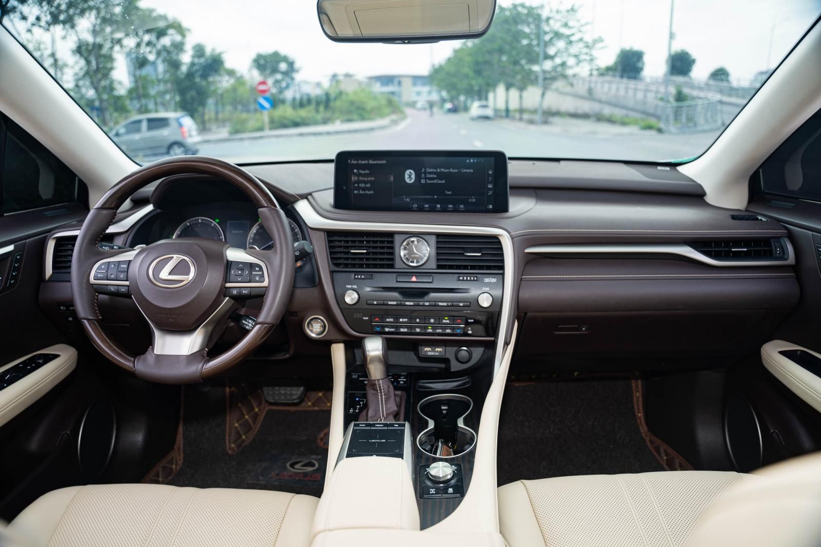 Lexus RX 350 2019 - Cần bán xe màu trắng