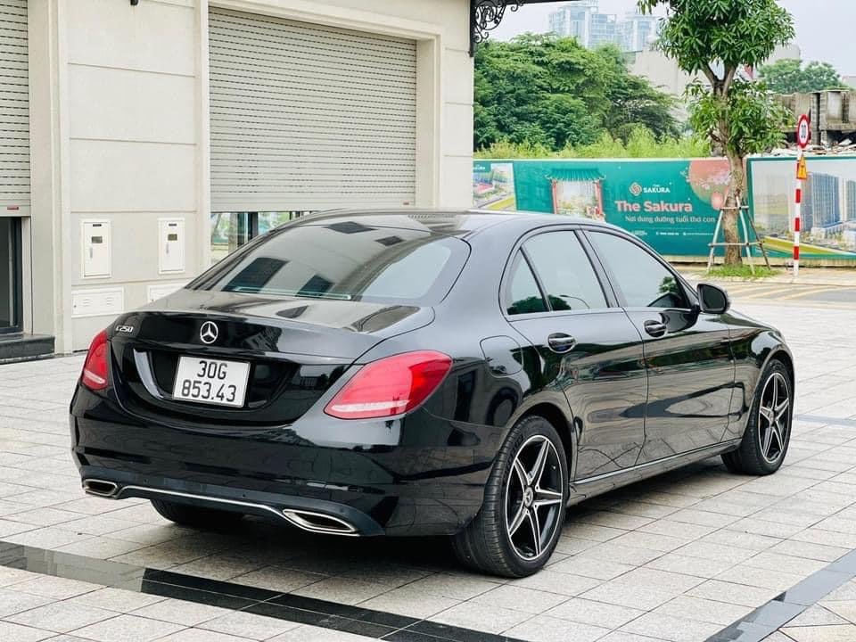 Mercedes-Benz C 250 2018 - Màu đen, nội thất đen