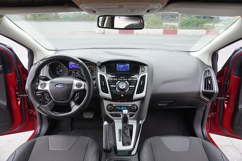 Ford Focus 2013 - Màu đỏ, giá chỉ 395 triệu