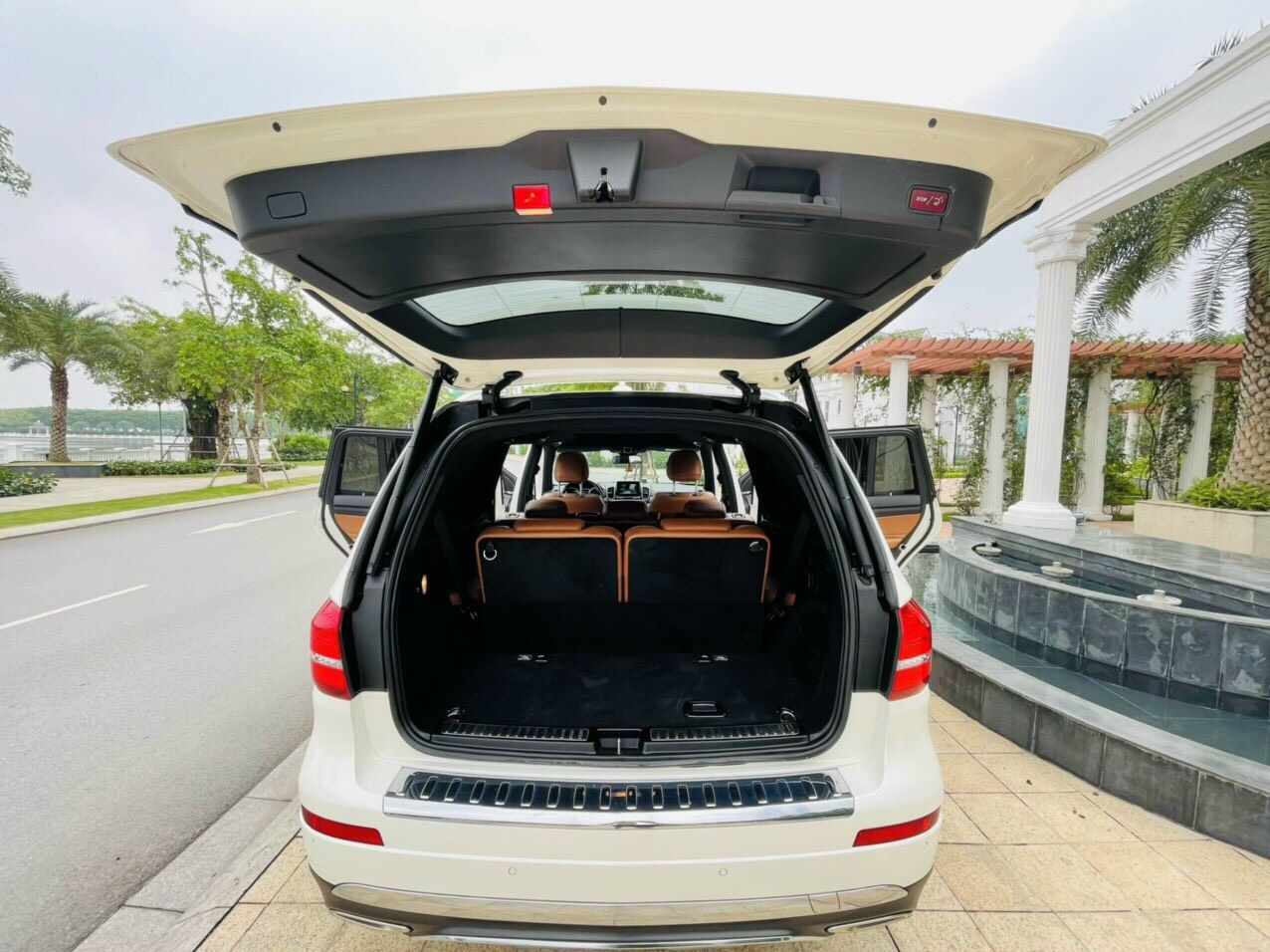 Mercedes-Benz GLS 400 2016 - Màu trắng, nội thất kem