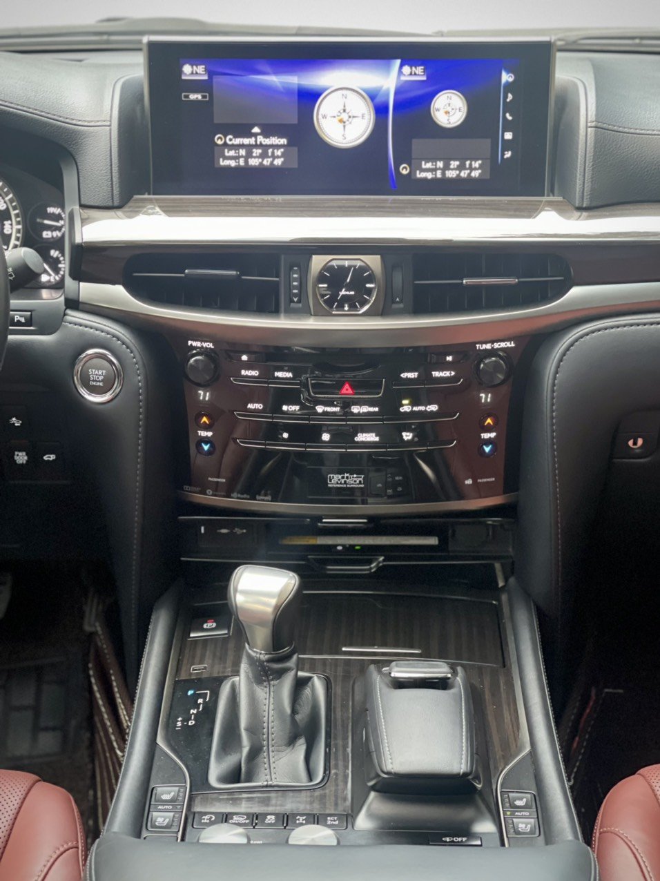 Lexus LX 570 2015 - Bán xe màu trắng