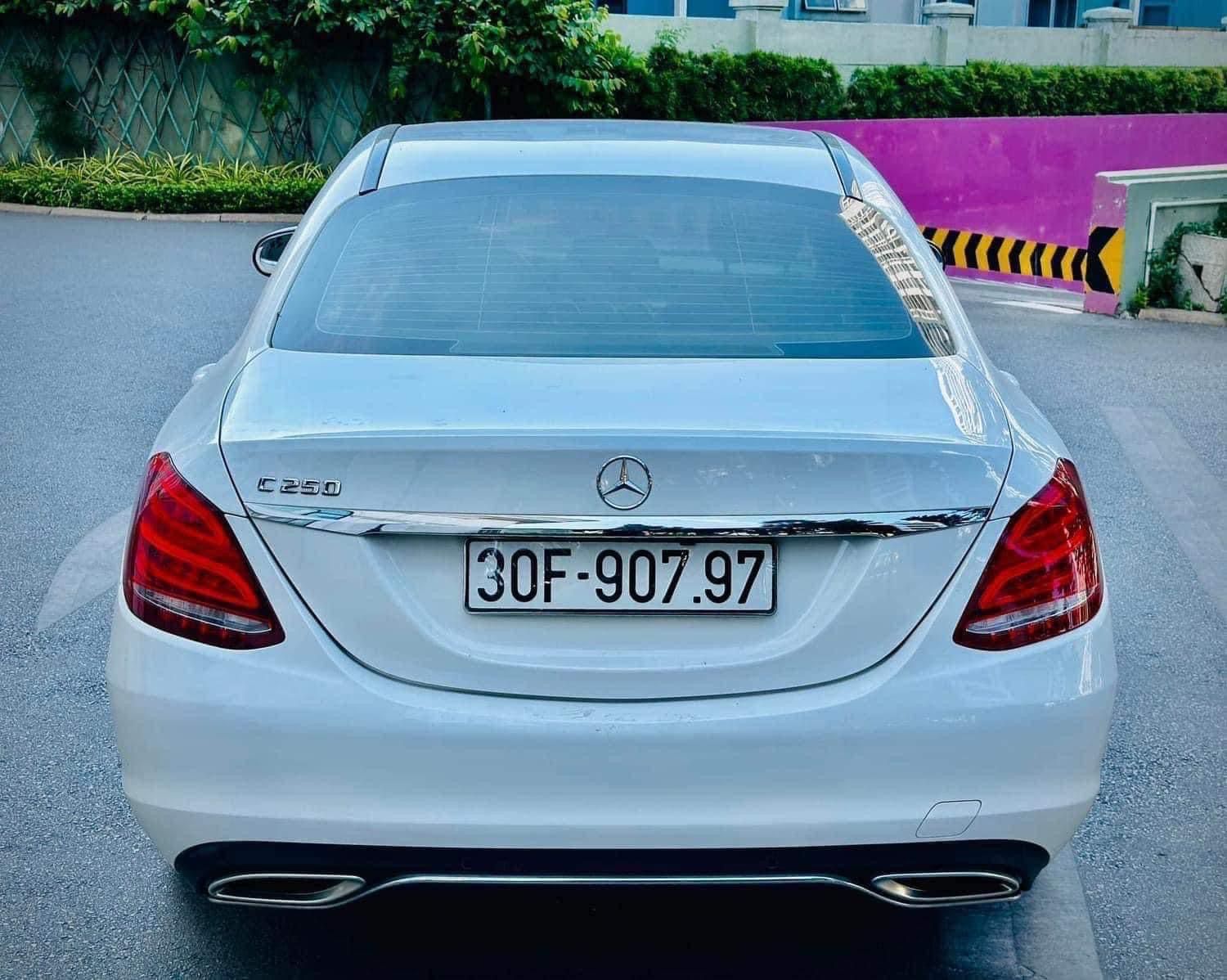 Mercedes-Benz C 250 2016 - Xe màu trắng