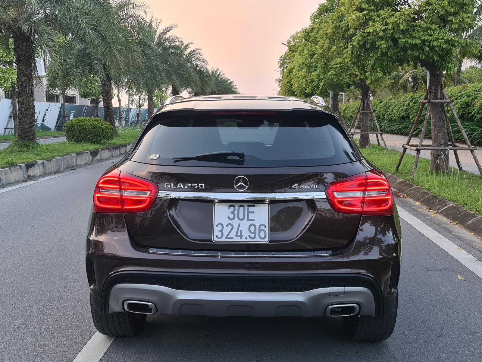 Mercedes-Benz GLA 250 2015 - Màu nâu, nội thất đen