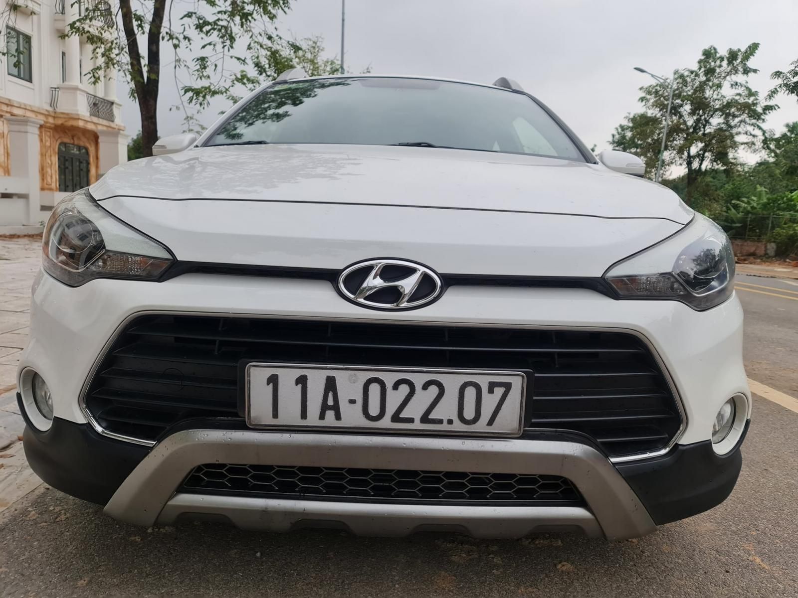 Hyundai i20 Active 2015 - Màu trắng, nhập khẩu nguyên chiếc