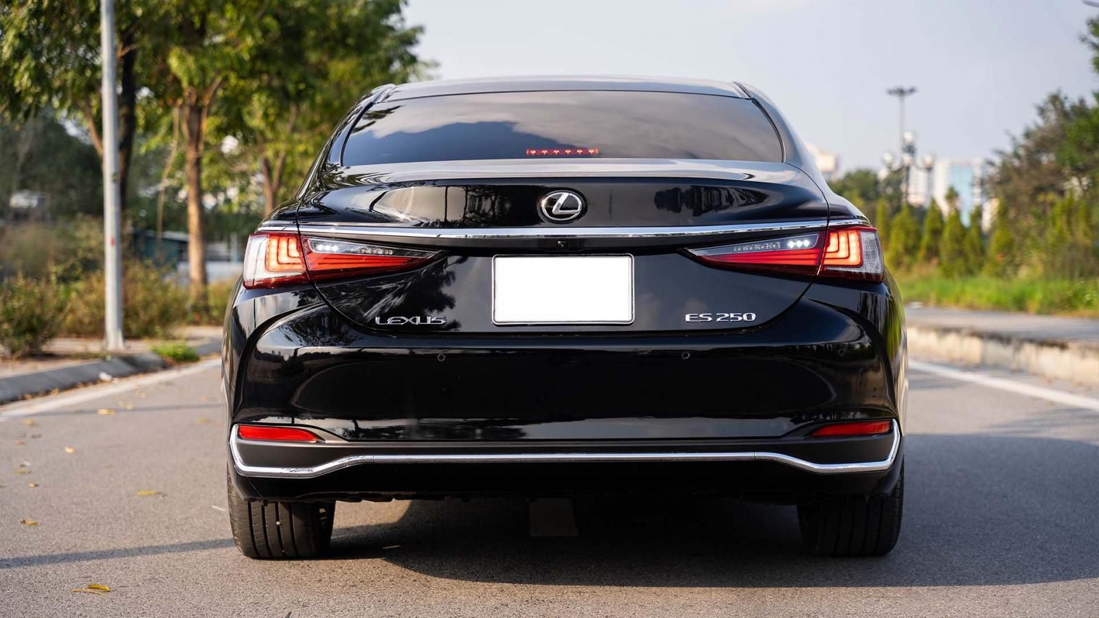 Lexus ES 250 2022 - Xe màu đen, nhập khẩu nguyên chiếc