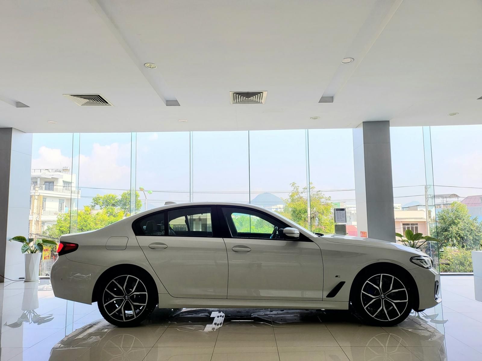 BMW 530i 2022 - Nhập nguyên chiếc từ Đức
