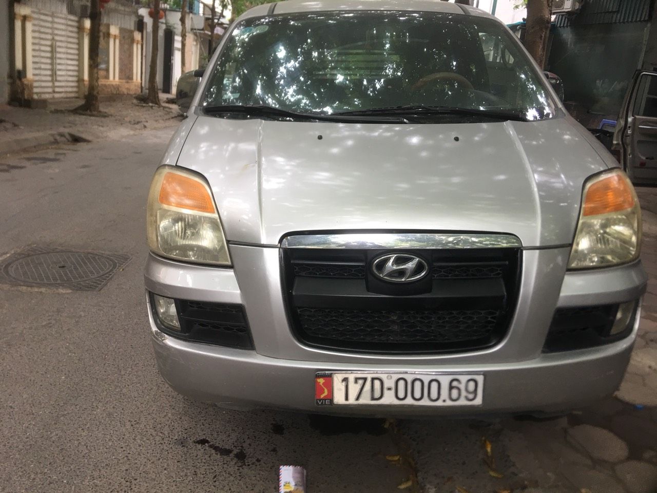 Hyundai Starex 2004 - Cần bán lại xe máy dầu 6 chỗ, 800kg