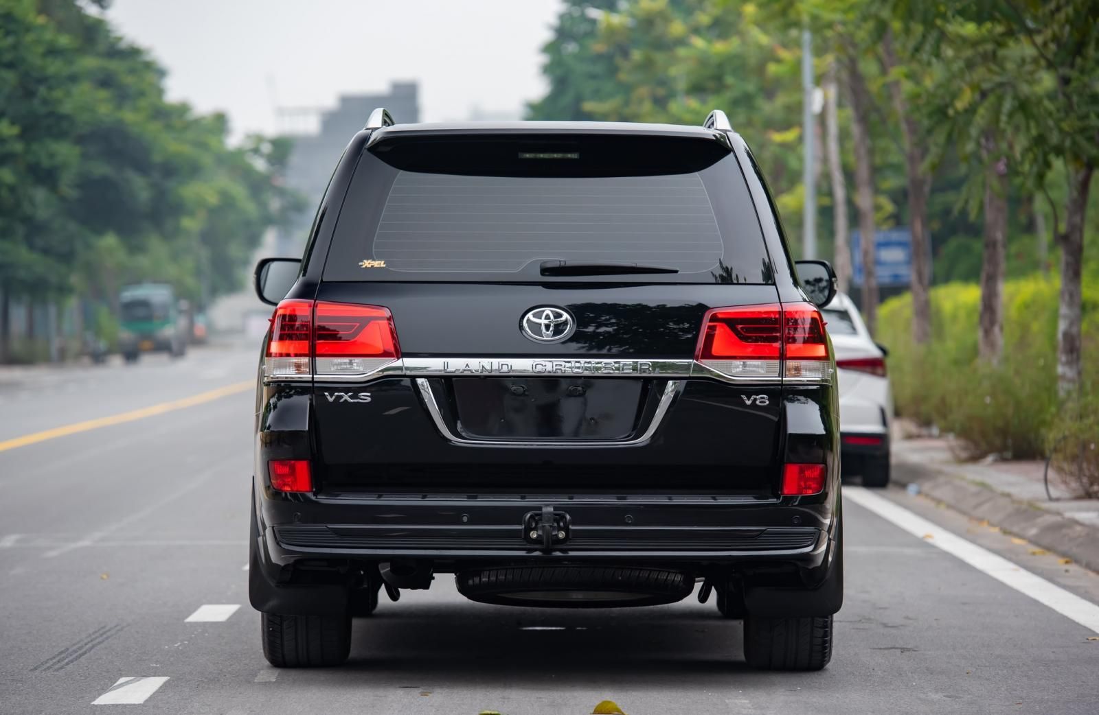 Toyota Land Cruiser 2018 - Xe màu đen, xe nhập