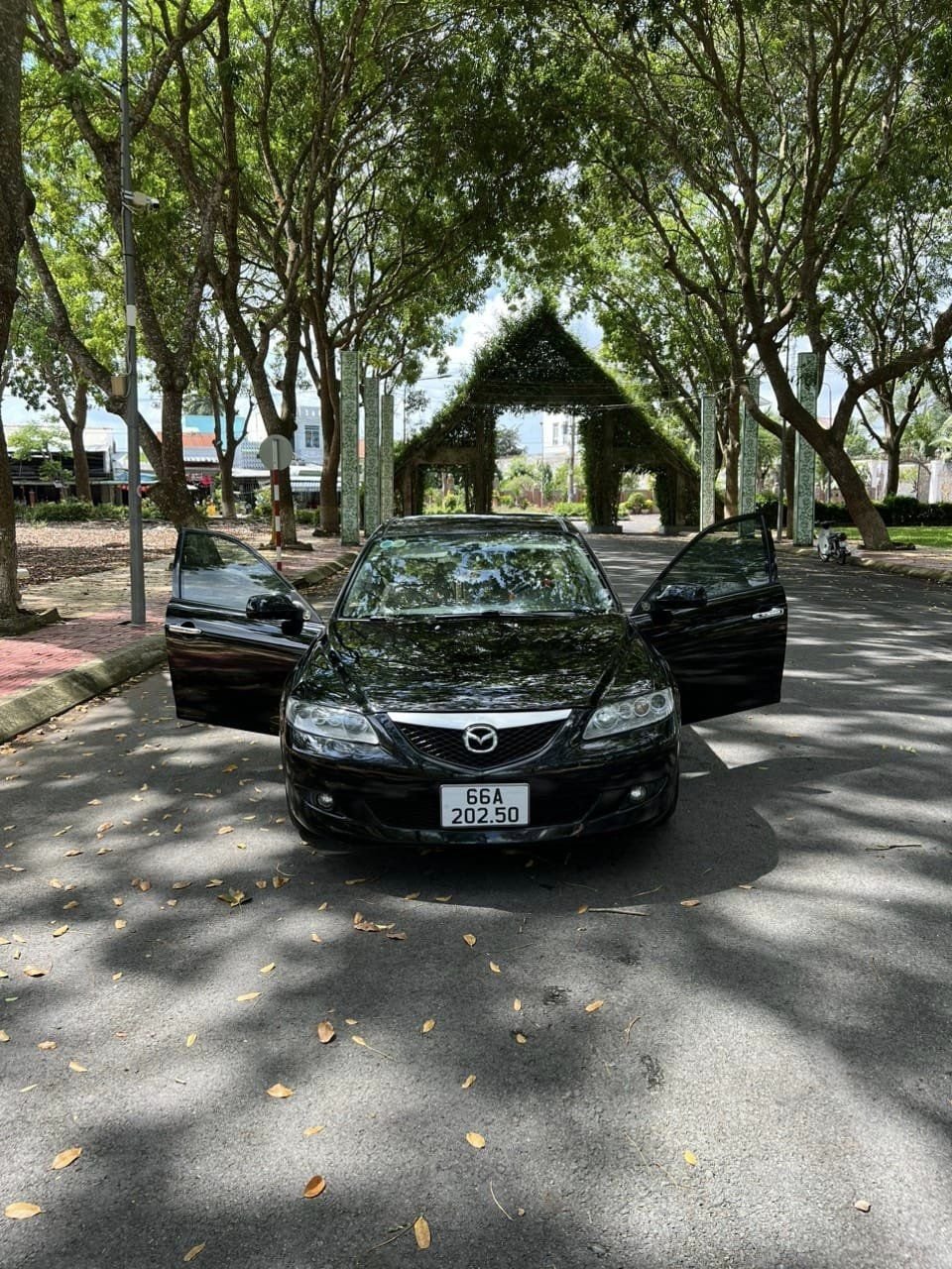 Mazda 6 2003 - Xe màu đen, giá chỉ 162 triệu