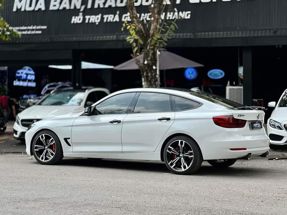 BMW 328i 2016 - Màu trắng, nhập khẩu nguyên chiếc giá ưu đãi