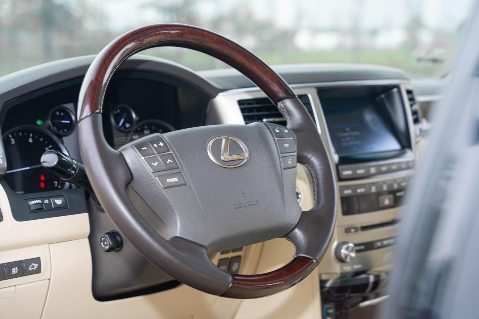 Lexus LX 570 2012 - Cần bán lại xe màu đen