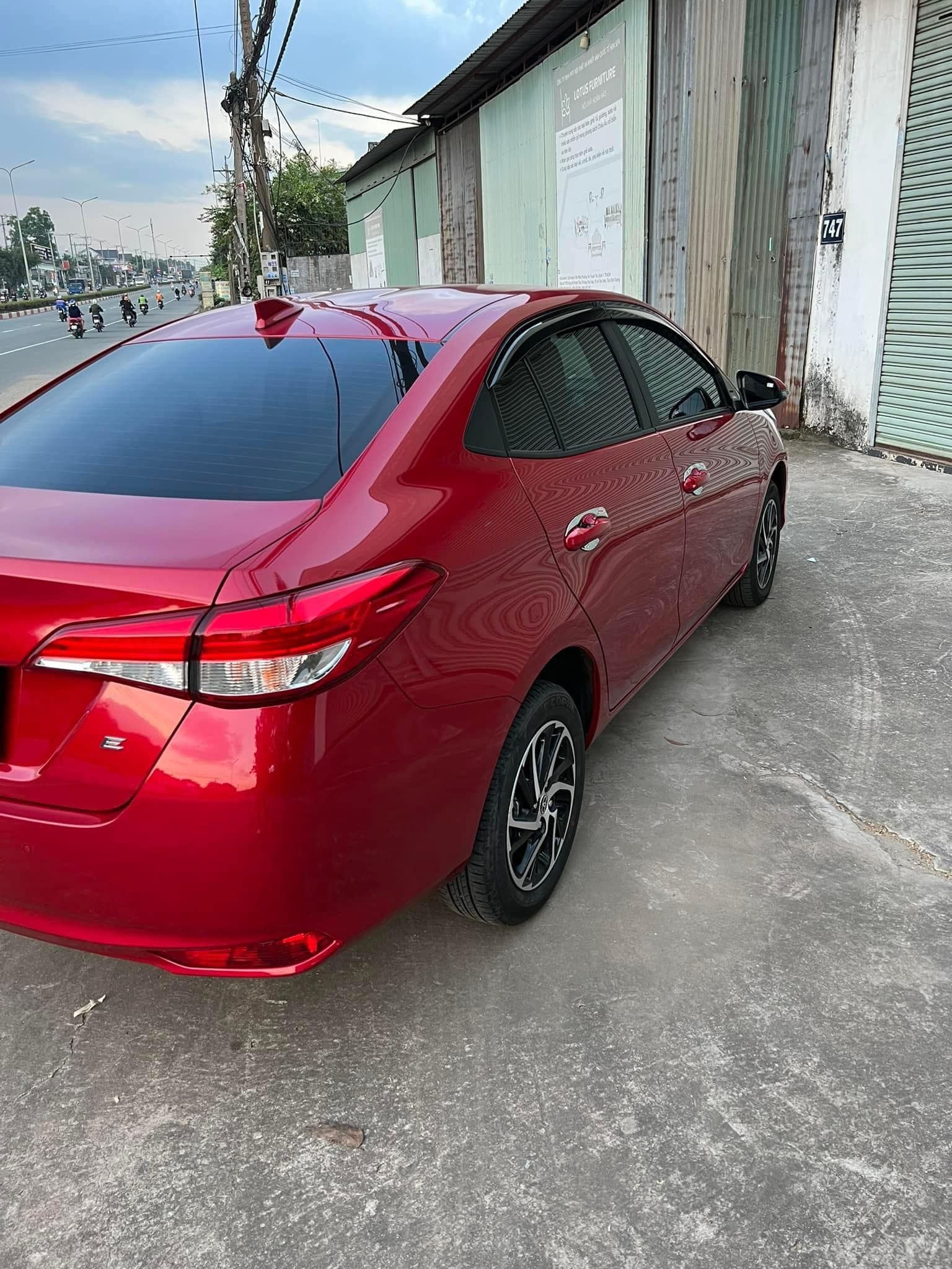 Toyota Vios 2022 - Xe màu đỏ số sàn, giá 460tr