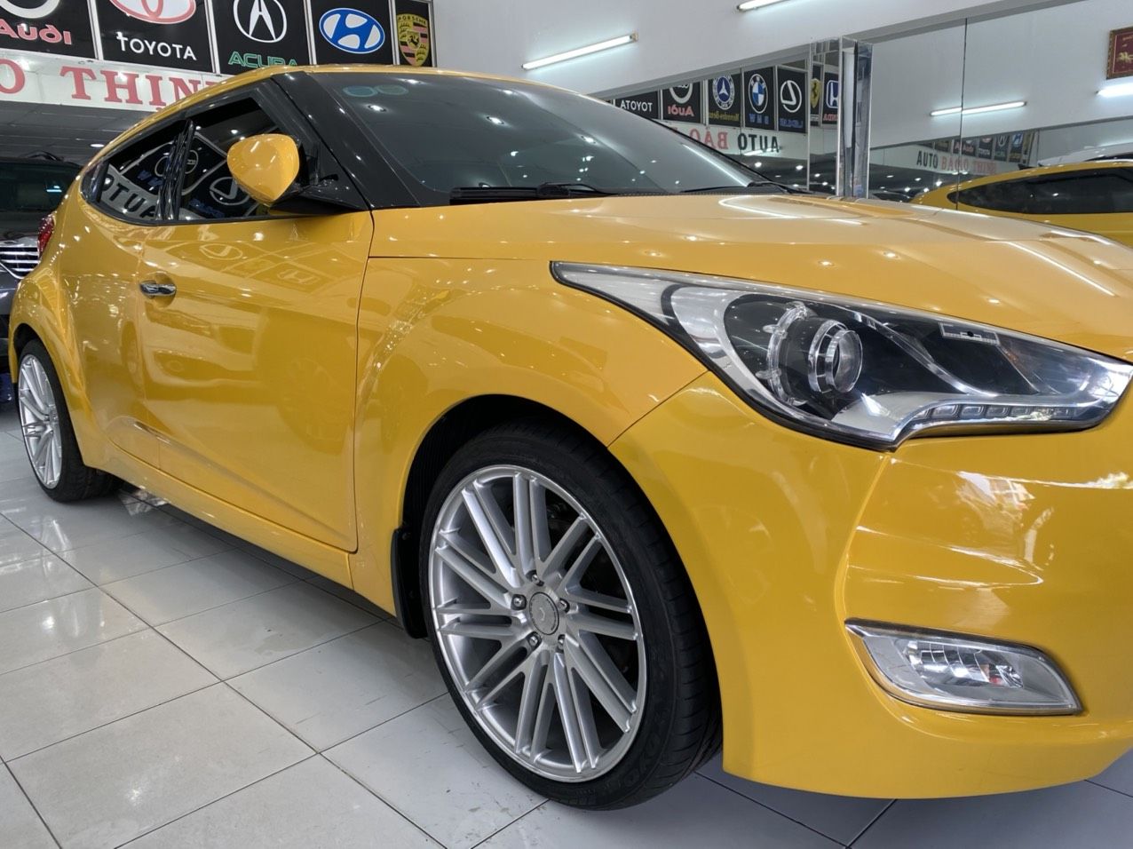 Hyundai Veloster 2012 - Xe màu vàng