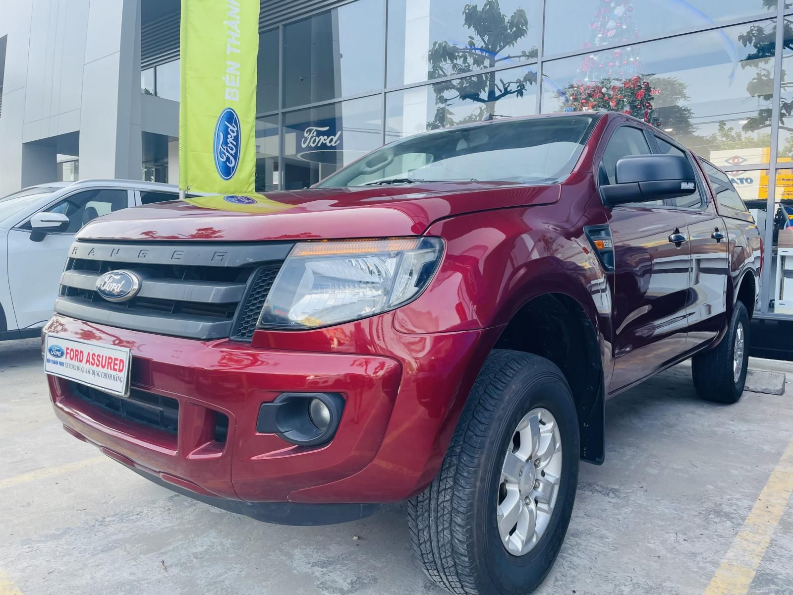 Ford Ranger 2015 - Phụ kiện đi kèm: Nắp thùng cao, dán phim, ghế da, lót sàn, bọc trần