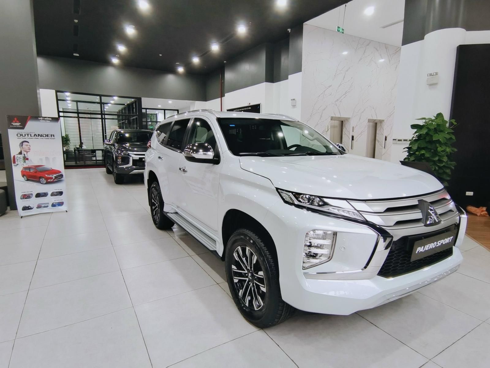 Mitsubishi Pajero Sport 2022 - Ưu đãi với nhiều quà tặng trong tháng sắm xế cưng, hỗ trợ lên đến 100% thuế trước bạ