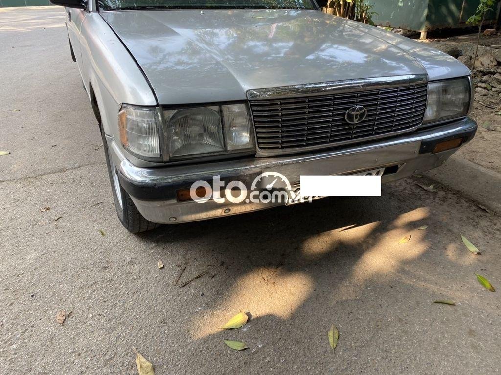 Toyota Crown 1993 - Màu bạc, xe nhập số sàn, 90tr