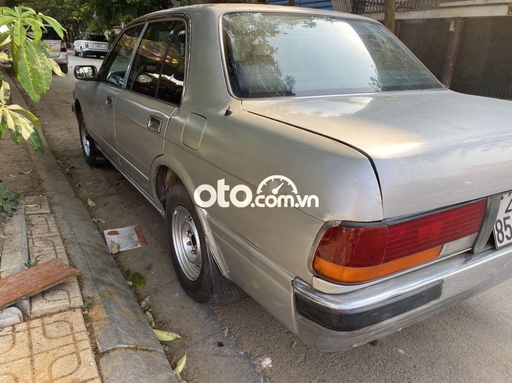 Toyota Crown 1993 - Màu bạc, xe nhập số sàn, 90tr