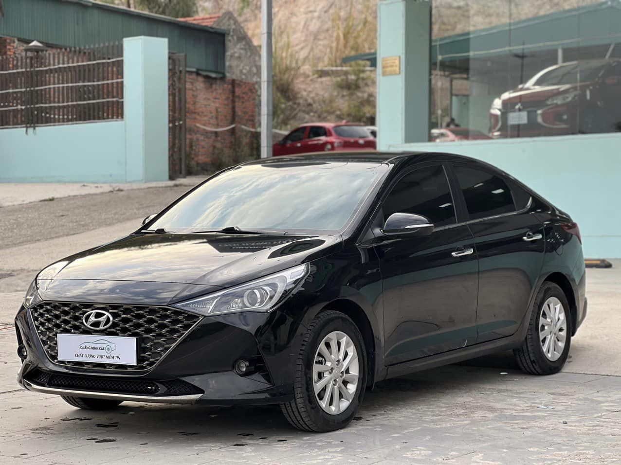 Hyundai Accent 2021 - Màu đen, giá chỉ 495 triệu