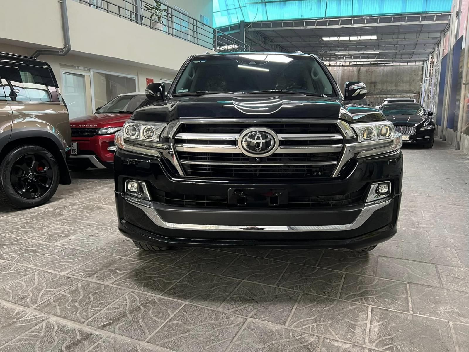 Toyota Land Cruiser 2018 - Màu đen, nhập khẩu