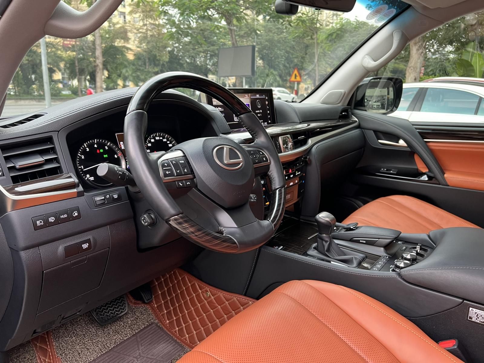 Lexus LX 570 2019 - Xe 1 chủ mua từ mới, biển Hà Nội, hỗ trợ trả góp lãi suất ưu đãi