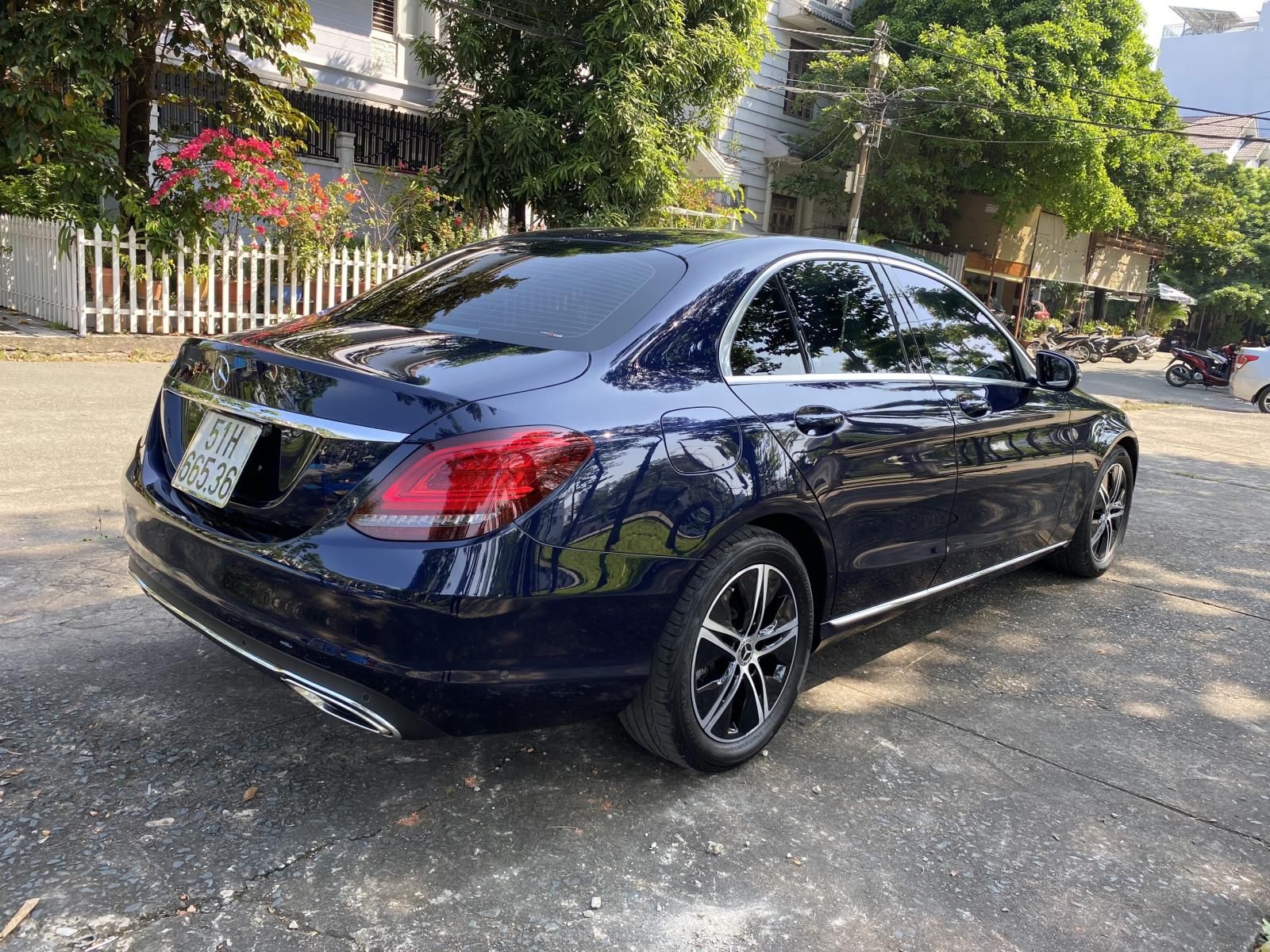 Mercedes-Benz C180 2020 - Bán xe mua mới model 2020, màu xanh đen