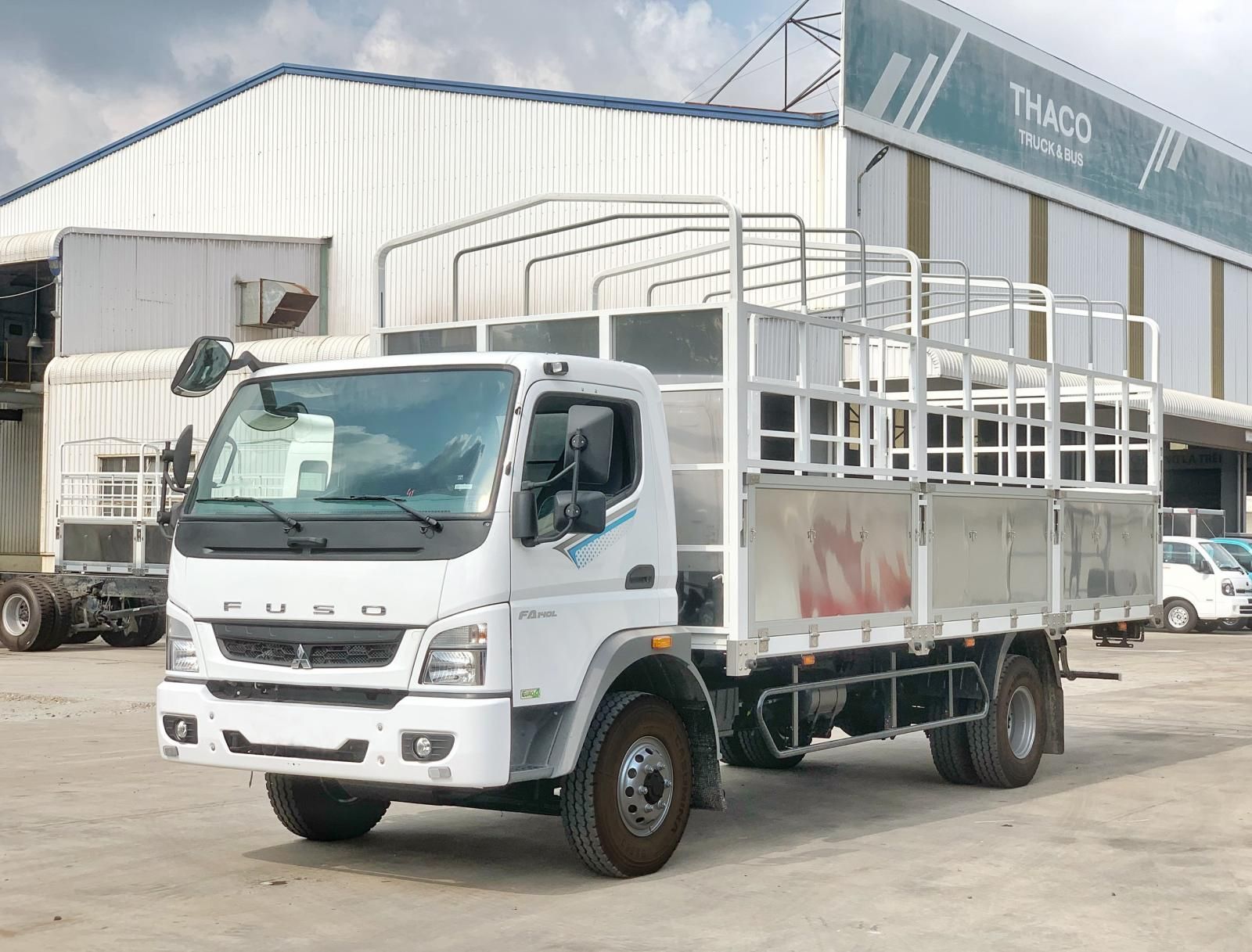 Mitsubishi Fuso 2022 - Bán xe tải 6.5 tấn thùng 6.1 mét Mitsubishi Fuso FA140L Nhật Bản trả góp hỗ trợ 70%