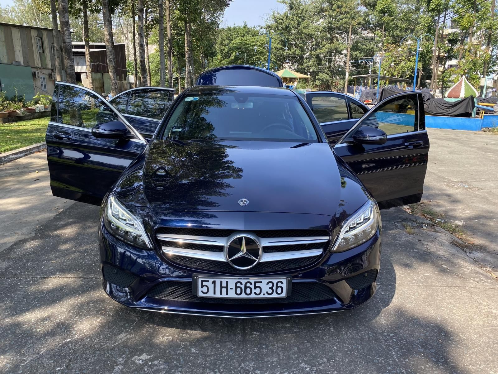 Mercedes-Benz C180 2020 - Bán xe mua mới model 2020, màu xanh đen