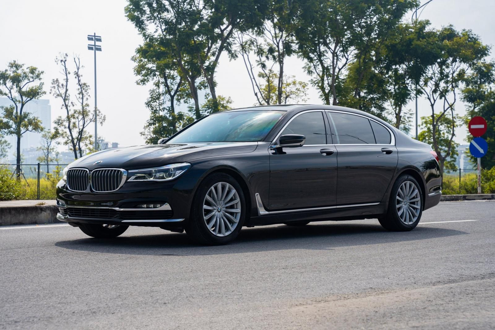 BMW 740Li 2018 - Xe màu đen, nhập khẩu