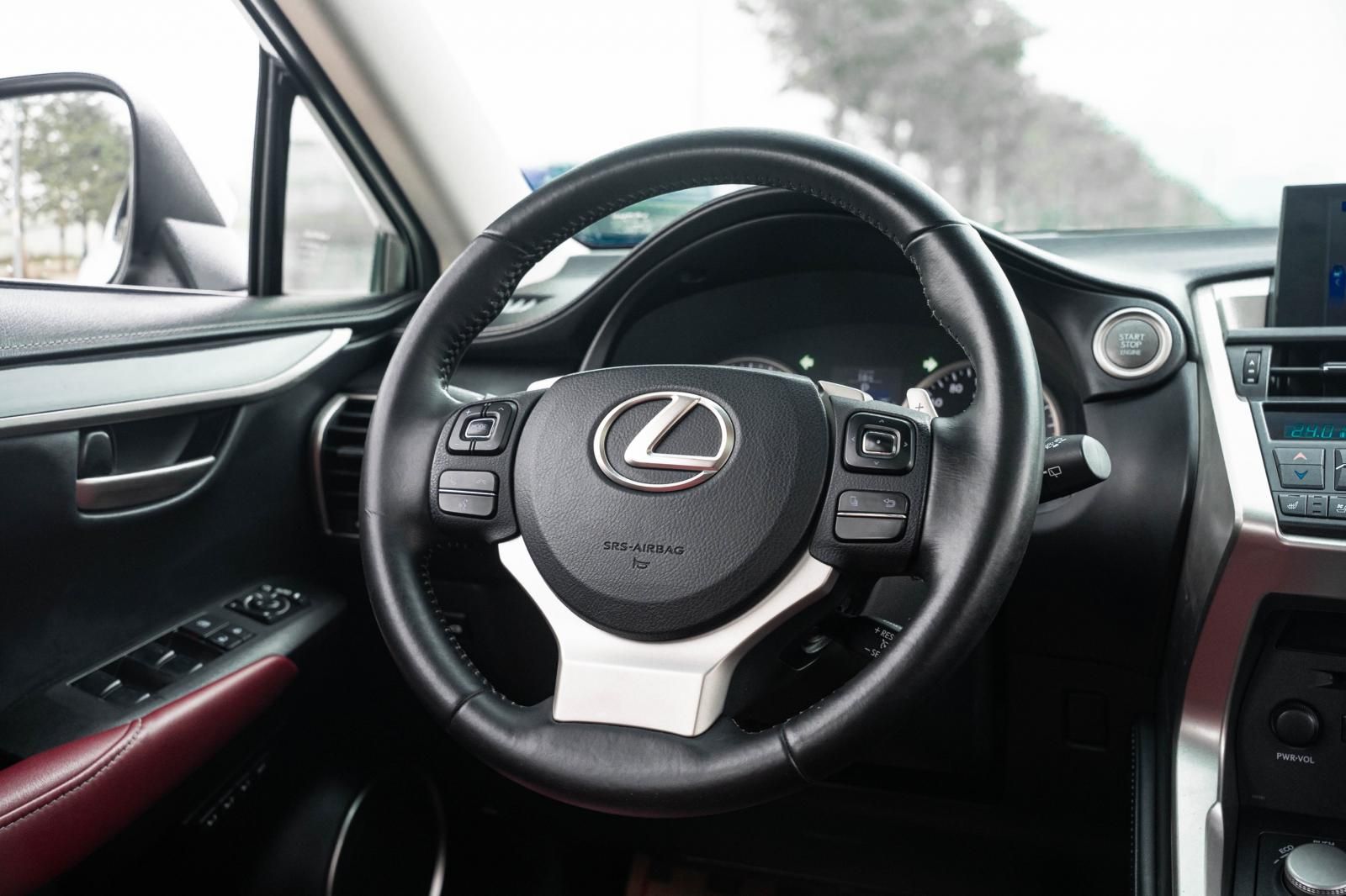Lexus NX 200T 2016 - Xe màu trắng, nhập khẩu nguyên chiếc