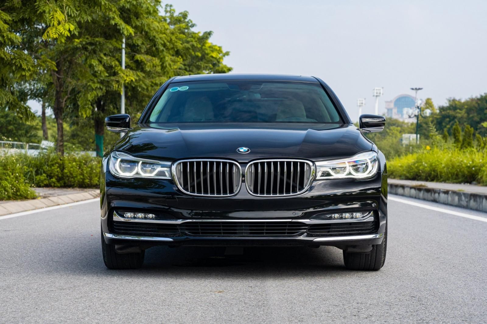 BMW 740Li 2018 - Xe màu đen, nhập khẩu