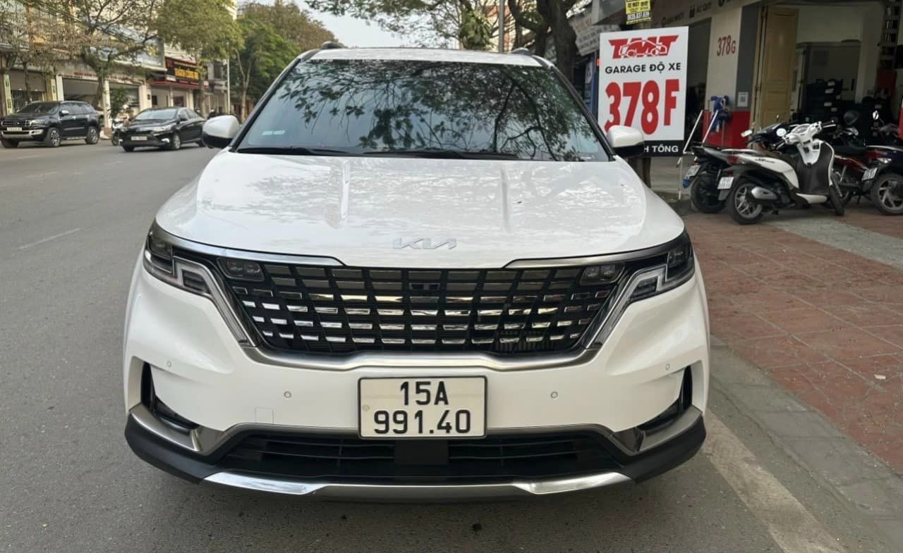 Kia Carnival 2022 - Màu trắng, xe nhập