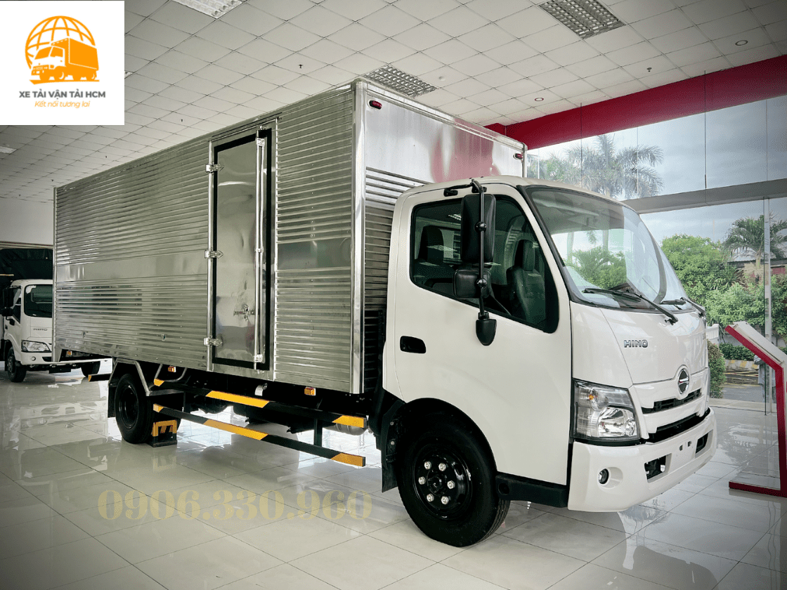 Hino 300 Series 2022 - Xe tải thùng kín Hino 3 tấn 5