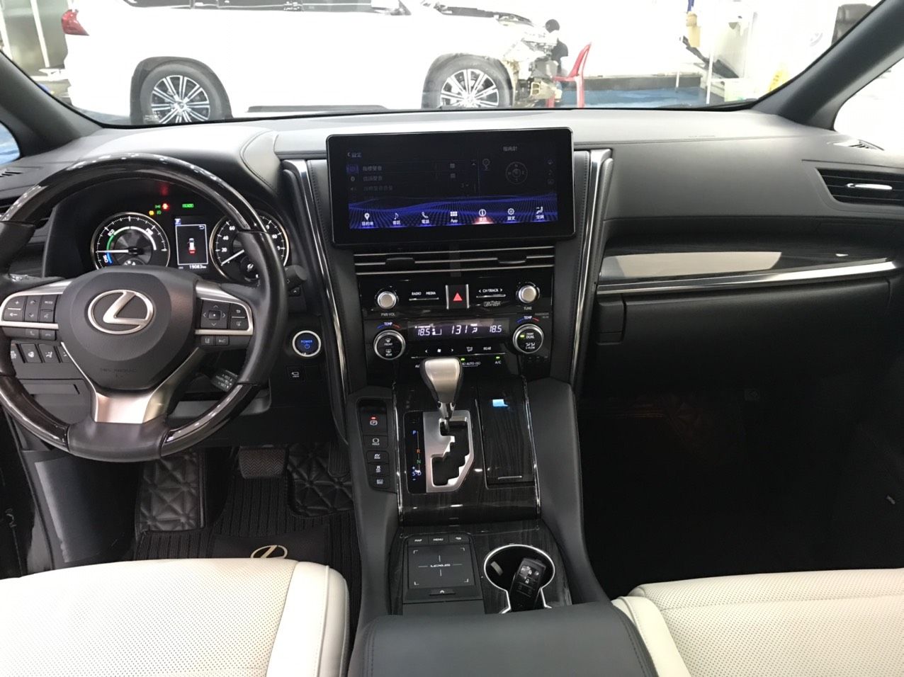 Lexus LM 300 2020 - Tên cá nhân chạy siêu lướt, chất xe đẹp miễn chê