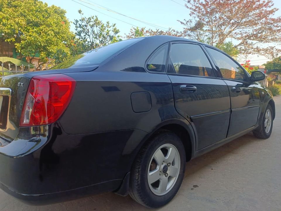 Daewoo Lacetti 2010 - Màu đen số sàn