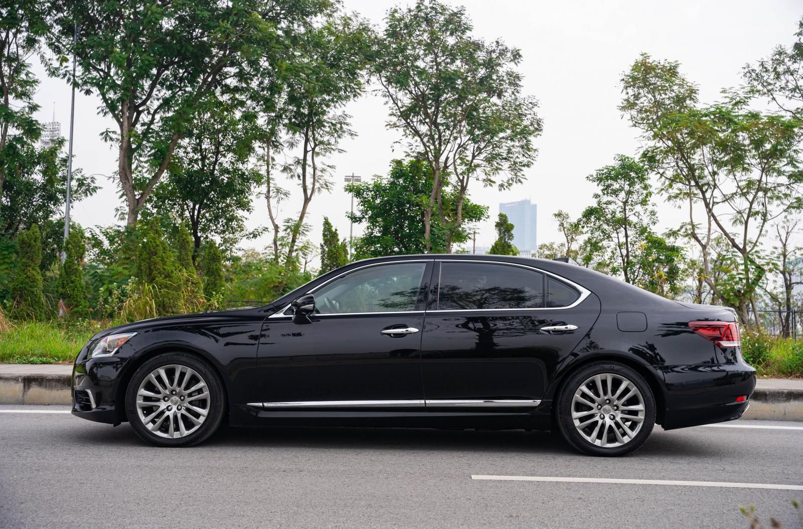 Lexus LS 460 2015 - Màu đen, giá tốt