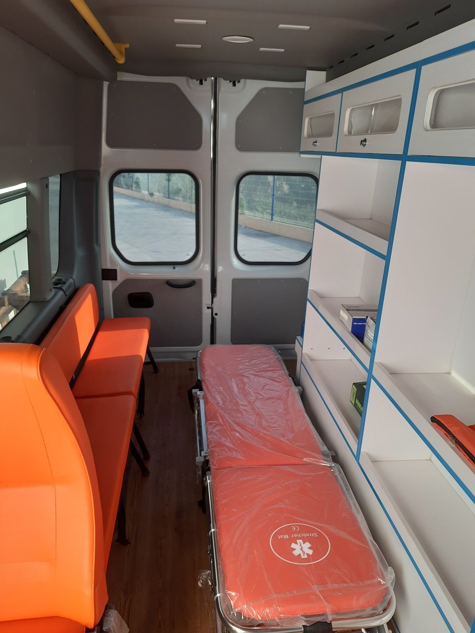 Gaz Gazelle Next Van 2020 - Xe cứu thương ambulance nhập khẩu nguyên chiếc màu trắng sẵn xe giao ngay tại Hyundai Bắc Việt, Long Biên, Hà Nội