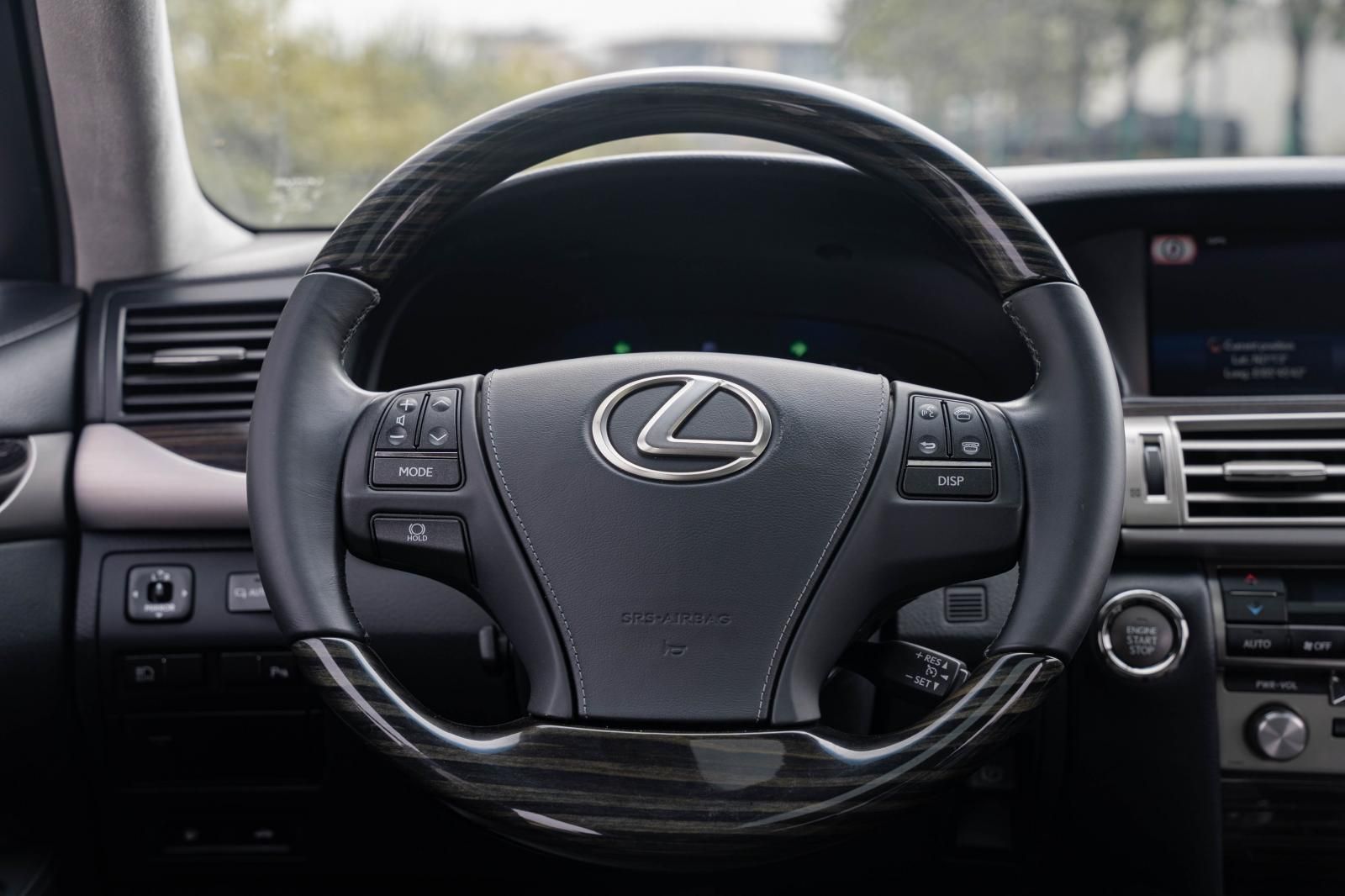 Lexus LS 460 2015 - Màu đen, giá tốt